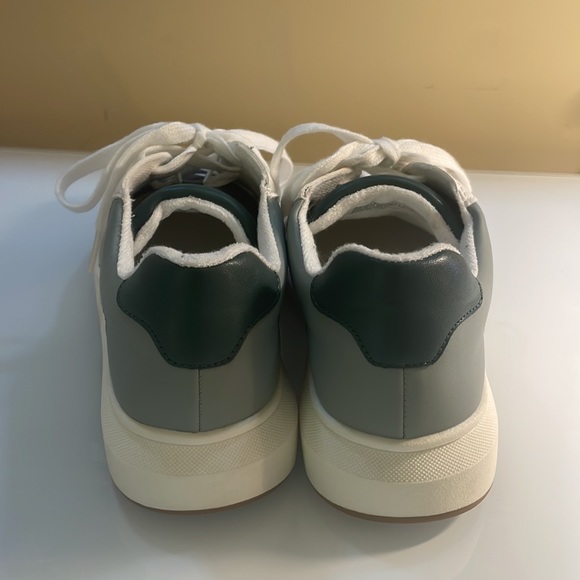 Universal Thread Flora Sneakers - New without box. - Picture 4 of 6